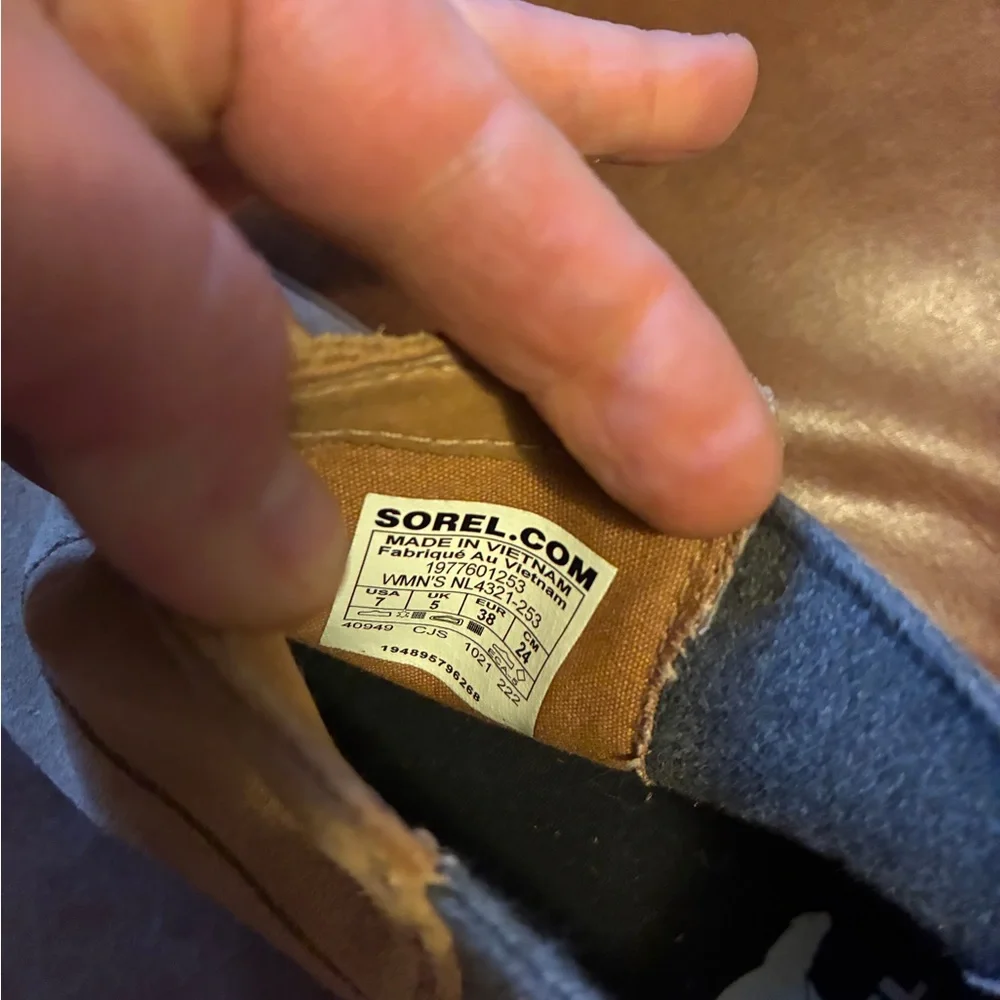 NWT Sorel Emelie II Tan Suede Chelsea Ankle Boots W7 - Picture 7 of 9